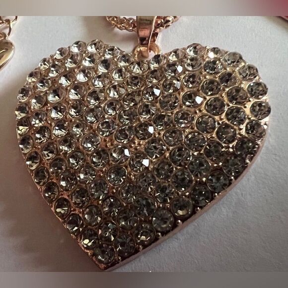 ✨ Betsey Johnson sparkling crystal heart ❤️ pendant ✨ - Picture 4 of 7